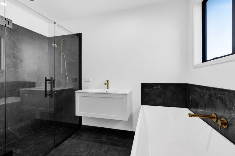 Photo of property in 74 Turuturu Road, Hawera, 4674