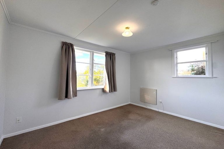 Photo of property in 135 Ruskin Road, Newlands, Wellington, 6037