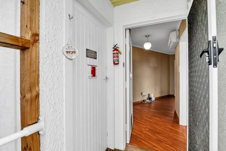 Photo of property in 16 Milne Street, Hunterville, 4730