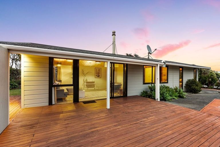 Photo of property in 10 Jane Street, Waikanae Beach, Waikanae, 5036