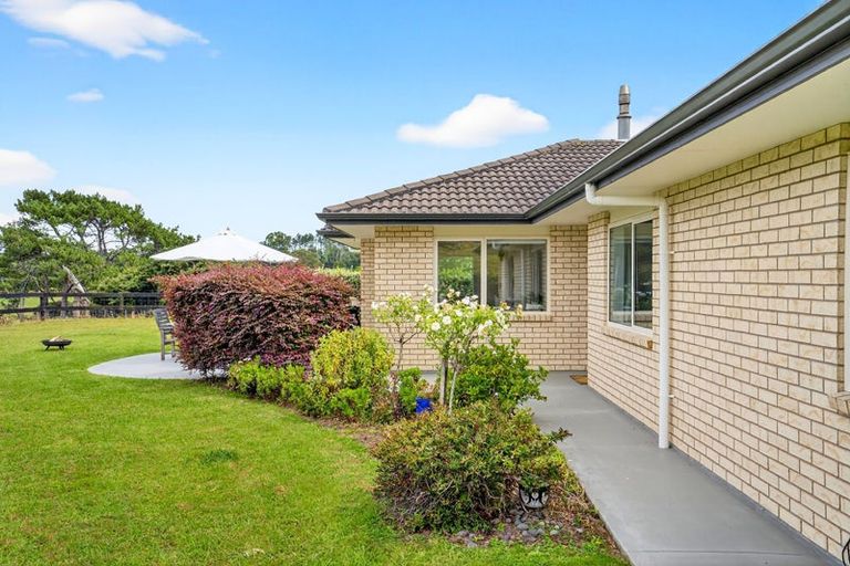 Photo of property in 1014 South Head Road, South Head, Helensville, 0874
