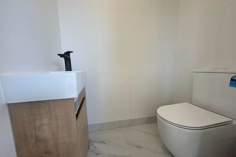 Photo of property in 8/26 Smythe Road, Henderson, Auckland, 0612