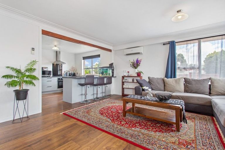 Photo of property in 1/15 Poinsettia Place, Henderson, Auckland, 0610