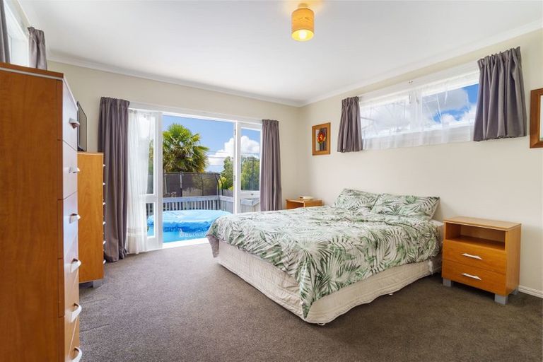 Photo of property in 11 Paton Avenue, Te Atatu South, Auckland, 0610