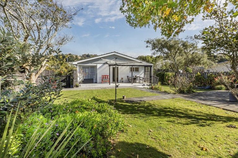 Photo of property in 3 Solander Place, Whitby, Porirua, 5024