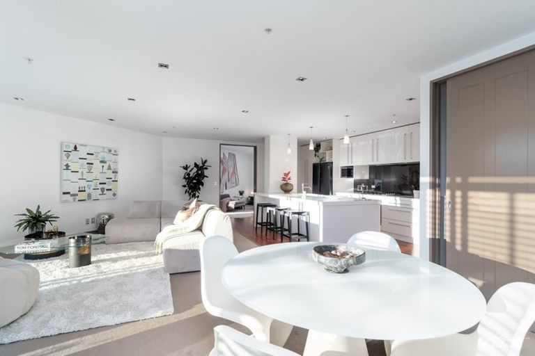 Photo of property in 3b/22 Telford Terrace, Oriental Bay, Wellington, 6011