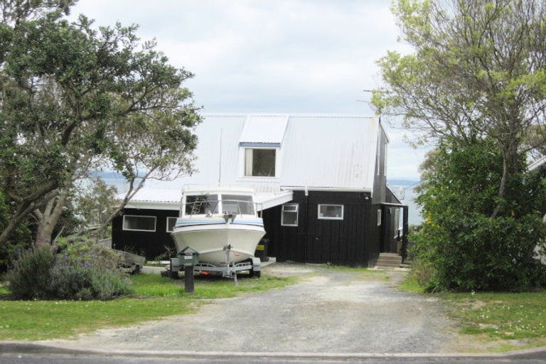 Photo of property in 1322 Whangaparaoa Road, Army Bay, Whangaparaoa, 0930