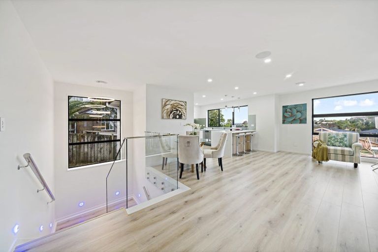 Photo of property in 11 Tawapou Close, Massey, 0614