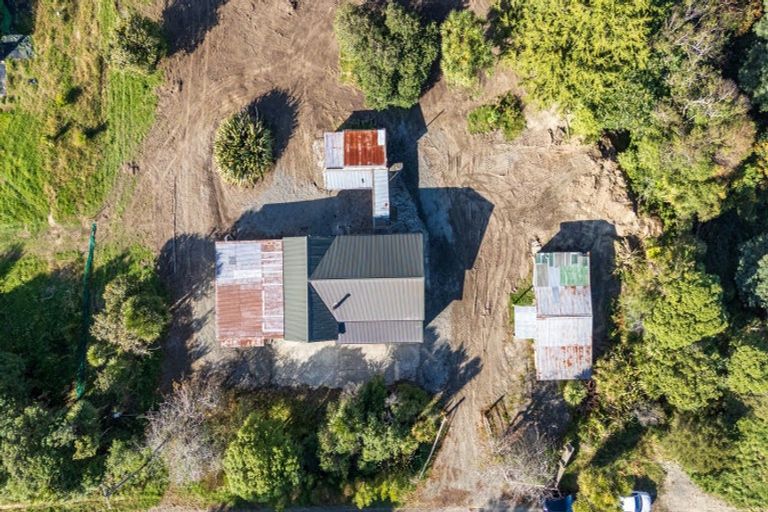 Photo of property in 172 Moeraki Road, Hinakura, Martinborough, 5784