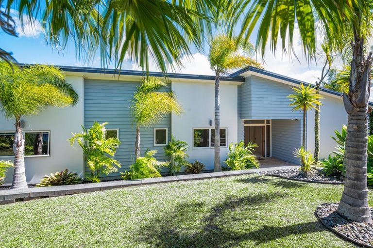 Photo of property in 29 Schopolo Place, Schnapper Rock, Auckland, 0632