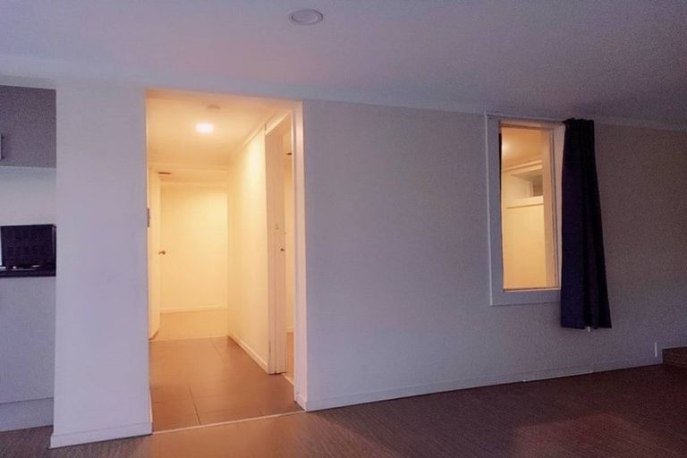 Photo of property in 288 East Coast Road, Forrest Hill, Auckland, 0620