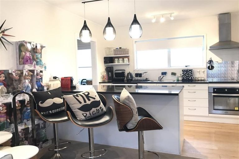 Photo of property in 2/7 Hamilton Place, Glenfield, Auckland, 0629