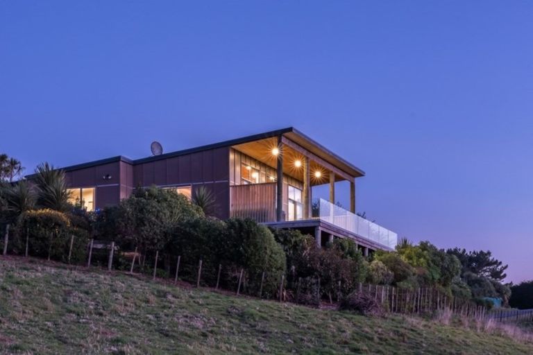 Photo of property in 194 Peka Peka Road, Peka Peka, Waikanae, 5391