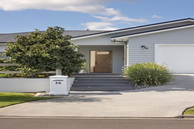 Photo of property in 18 Montia Close, Papamoa Beach, Papamoa, 3118