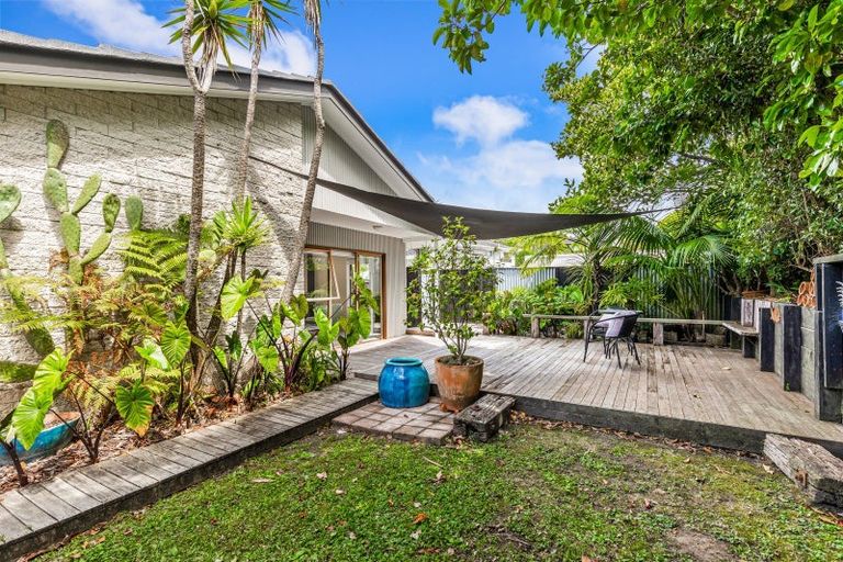 Photo of property in 211 Glamorgan Drive, Torbay, Auckland, 0630