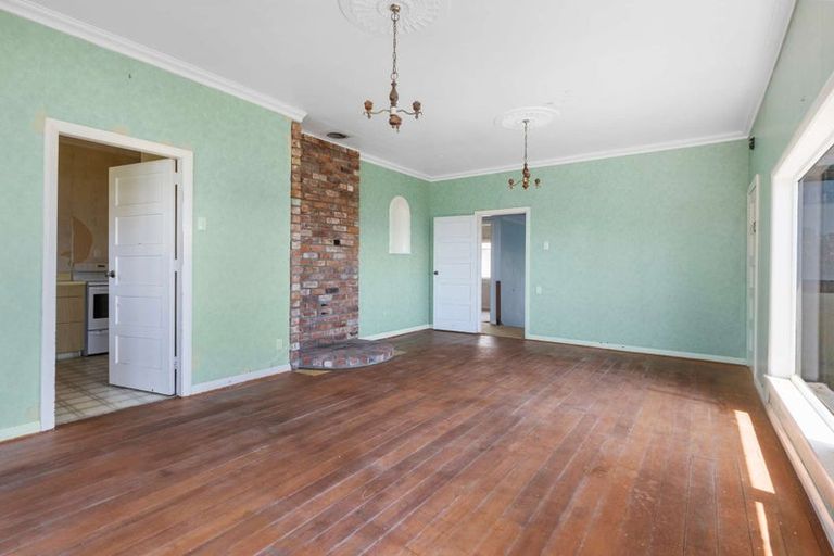 Photo of property in 11 South Road, Moturoa, New Plymouth, 4310