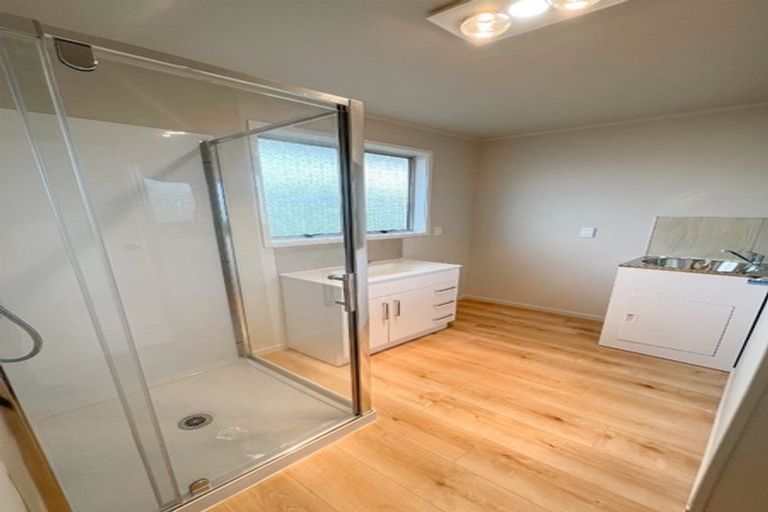 Photo of property in 92 Bruce Mclaren Road, Henderson, Auckland, 0612
