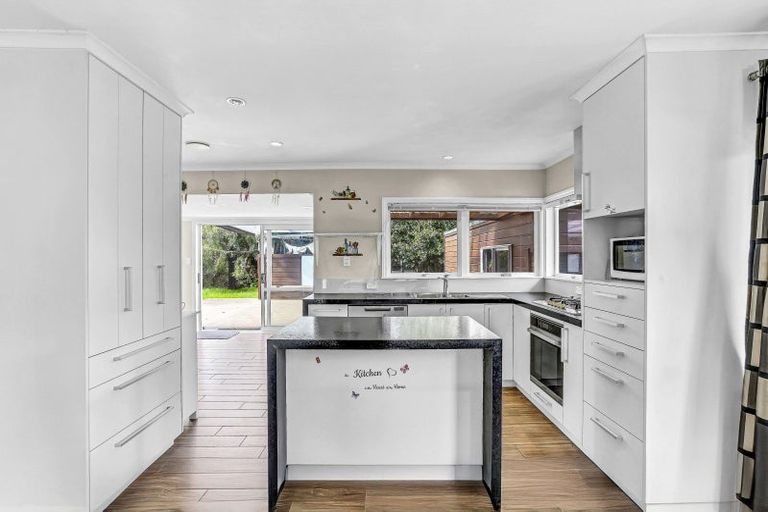 Photo of property in 9 Mccall Place, Opaheke, Papakura, 2113