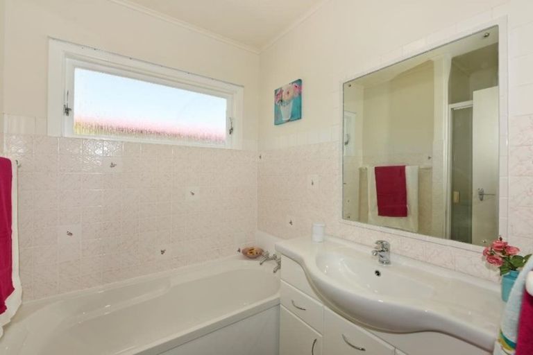 Photo of property in 16 Longfellow Street, Trentham, Upper Hutt, 5018