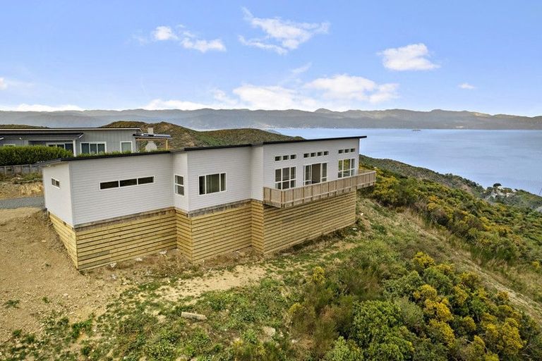 Photo of property in 24 Grumman Lane, Newlands, Wellington, 6037