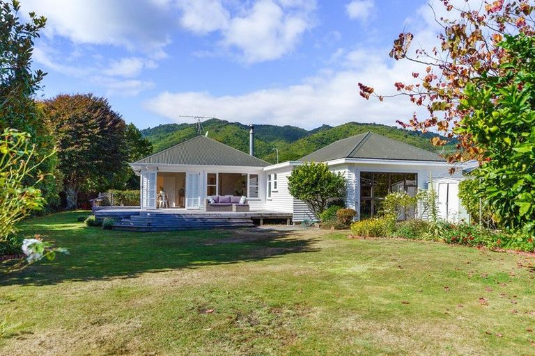 Photo of property in 12 Koromiko Road, Waikanae, 5036