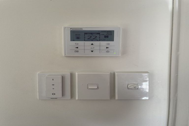 Photo of property in 28 Harbour View Road, Te Atatu Peninsula, Auckland, 0610