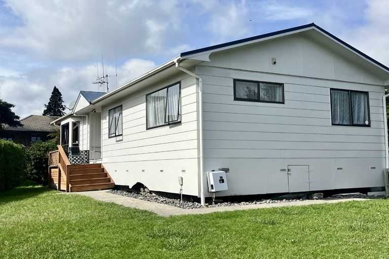 Photo of property in 21 Gilbass Avenue, Hamilton Lake, Hamilton, 3204