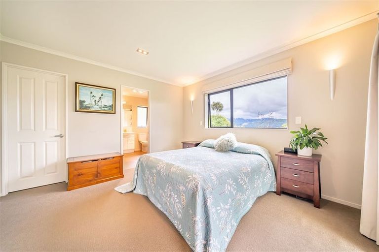 Photo of property in 2 Cosgrove Rise, Riverstone Terraces, Upper Hutt, 5018