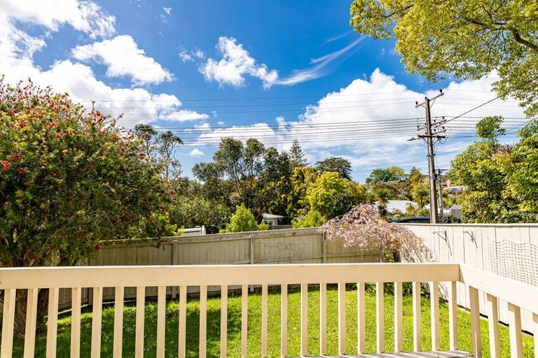 Photo of property in 21 South Lynn Road, Titirangi, Auckland, 0604