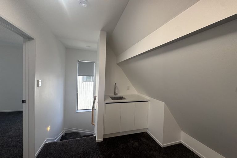 Photo of property in 14d Elcoat Avenue, Te Atatu South, Auckland, 0610