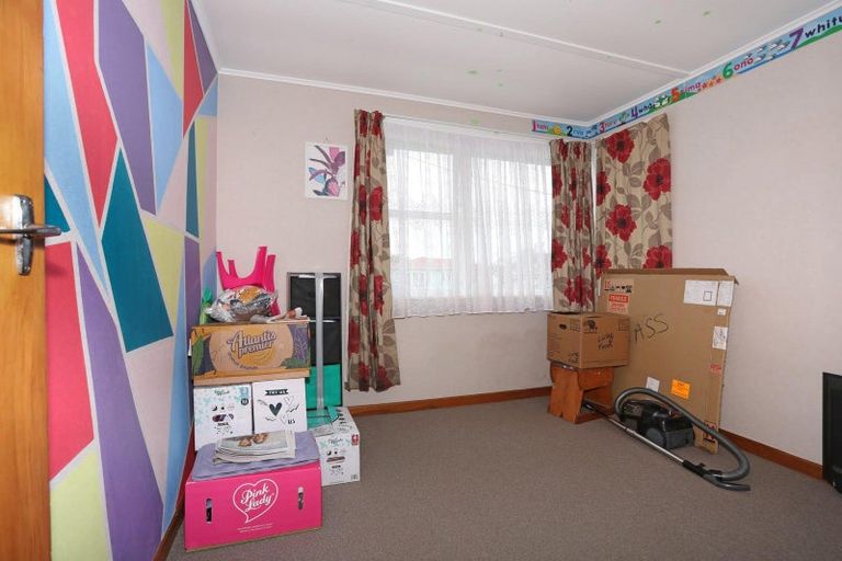 Photo of property in 11 Ngahina Street, Marton, 4710