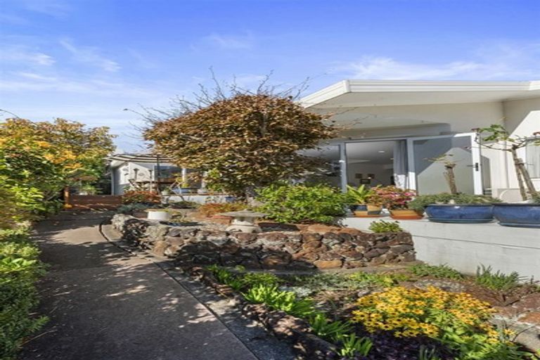 Photo of property in 2/3 Tiri View Place, Waiake, Auckland, 0630