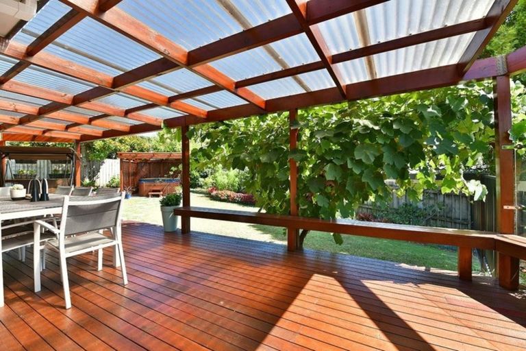 Photo of property in 4 Grovenor Drive, Orewa, 0931