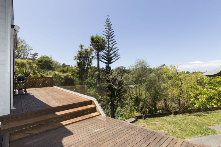 Photo of property in 692 South Titirangi Road, Titirangi, Auckland, 0604