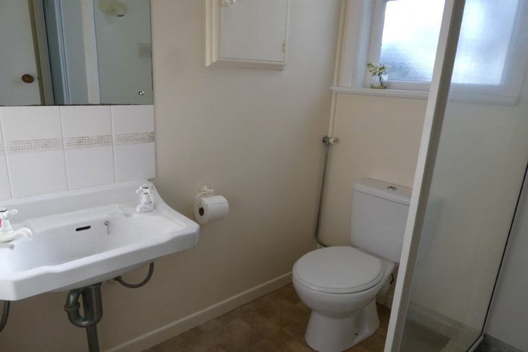 Photo of property in 29 Grove Road, Kelburn, Wellington, 6012