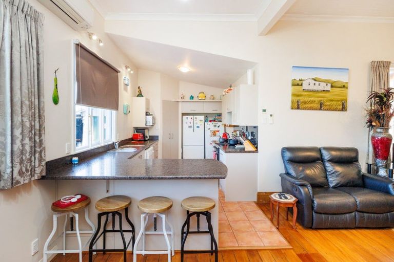 Photo of property in 93 Featherston Street, Takaro, Palmerston North, 4412