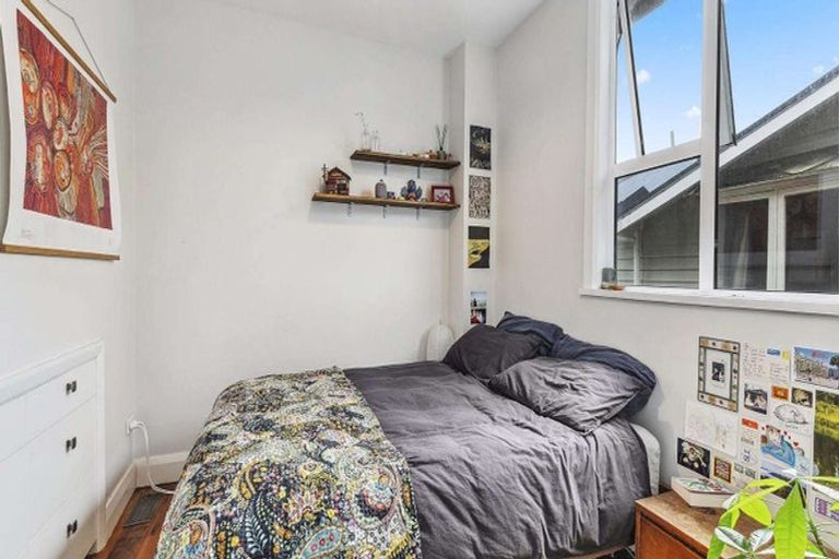 Photo of property in 101 Apu Crescent, Lyall Bay, Wellington, 6022