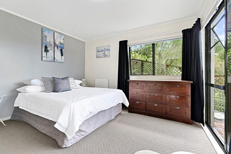 Photo of property in 15b Melandra Road, Stanmore Bay, Whangaparaoa, 0932