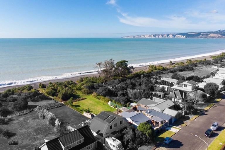 Photo of property in 16 Collison Terrace, Haumoana, 4102