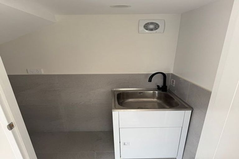 Photo of property in 4 Hughdene Place, Henderson, Auckland, 0610