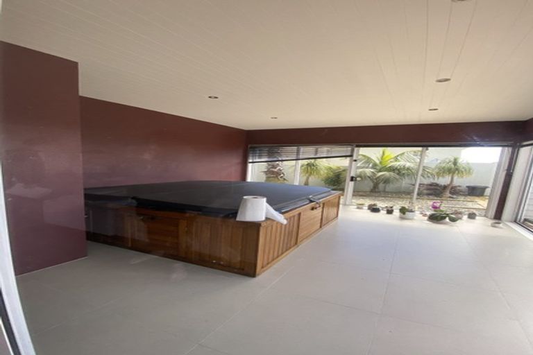 Photo of property in 17 Quedley Court, Eastern Beach, Auckland, 2012