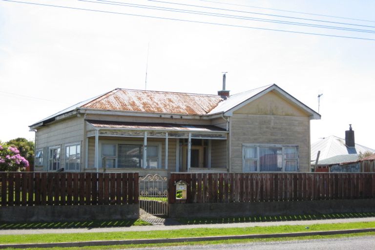 Photo of property in 18 Russell Street, Westport, 7825