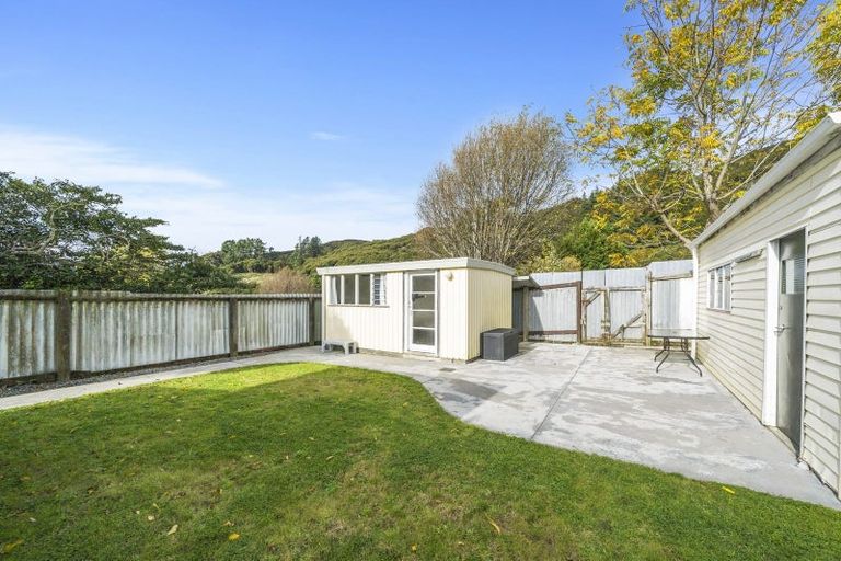 Photo of property in 21 Gardiner Grove, Wainuiomata, Lower Hutt, 5014