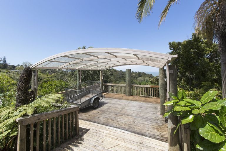 Photo of property in 692 South Titirangi Road, Titirangi, Auckland, 0604