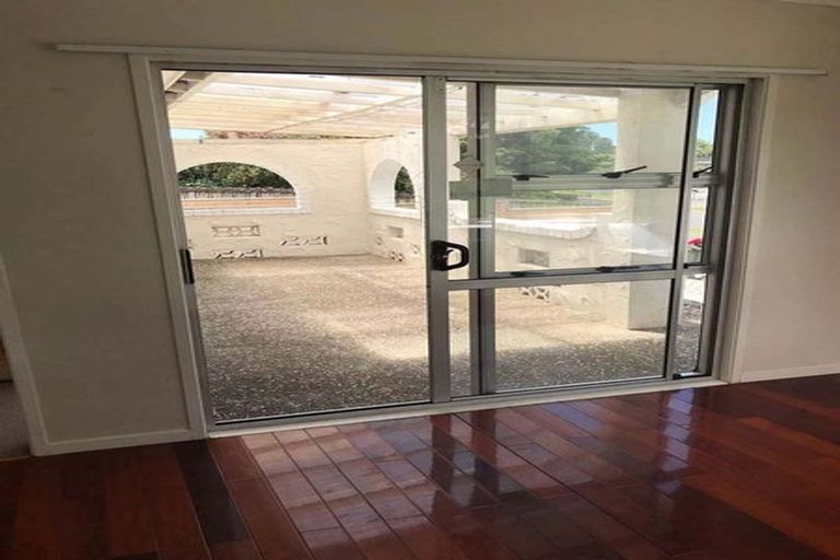 Photo of property in 15 Pixie Place, Pakuranga Heights, Auckland, 2010