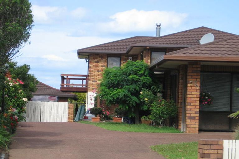 Photo of property in 2/58 Kowhai Road, Campbells Bay, Auckland, 0630