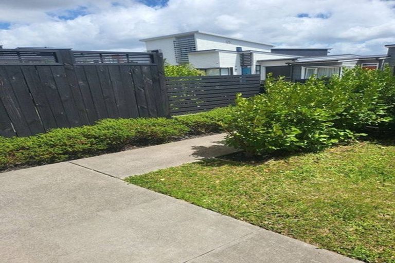 Photo of property in 14 Raranga Lane, Hobsonville, Auckland, 0616