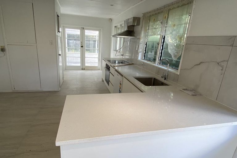 Photo of property in 3 Longburn Road, Henderson, Auckland, 0610