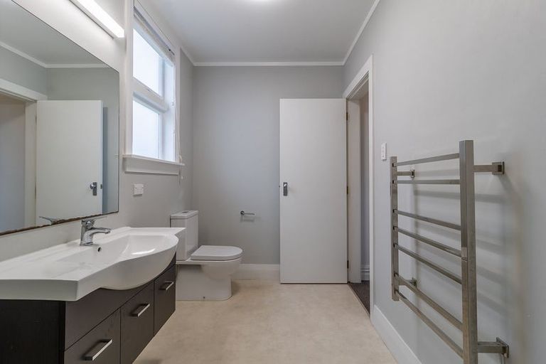 Photo of property in 31 Apuka Street, Brooklyn, Wellington, 6021