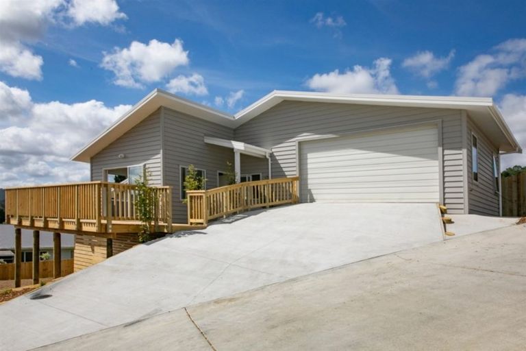 Photo of property in 13 Rauta Way, Helensville, 0800